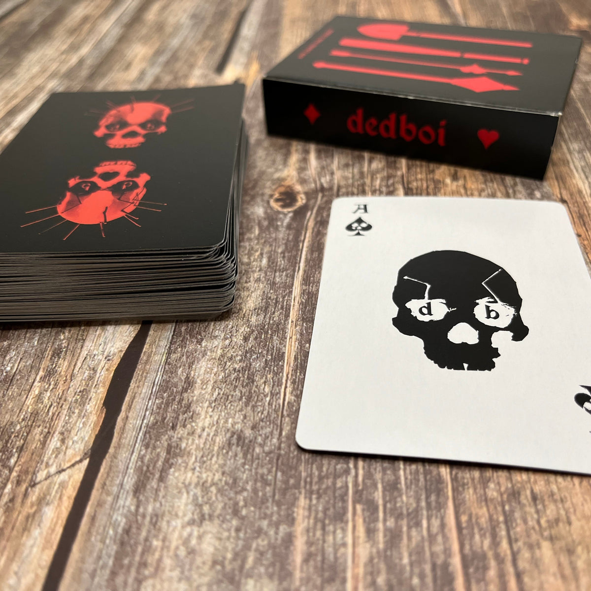 skull poker deck showing the black box and the backs of the cards
